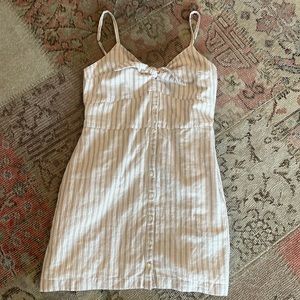 This is NWT Tie-Front Button Up Mini Dress. Size-medium